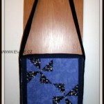 Kabelky šijeme na vaše přání a podle vašich požadavků volíme materiál. Proto neuvádíme cenu ani rozměry. Patchworková kabelka