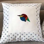 Rády šijeme pro konkrétní zákazníky. Polštářky s vlhou pestrou pro CK Vlha v Prostějově. Polštářek na přání